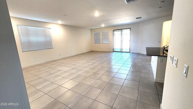 Building Photo - 2934 E Augusta Ave