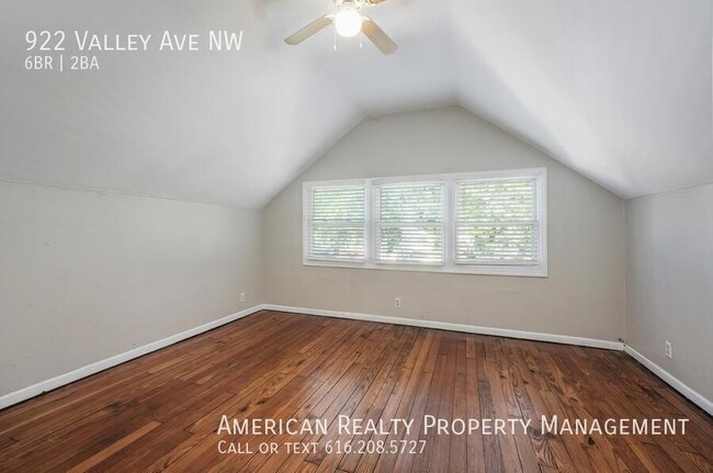 Building Photo - 922 Valley Ave NW