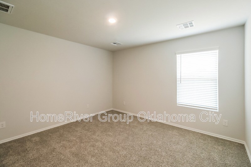 Building Photo - 1220 S Brk Dr