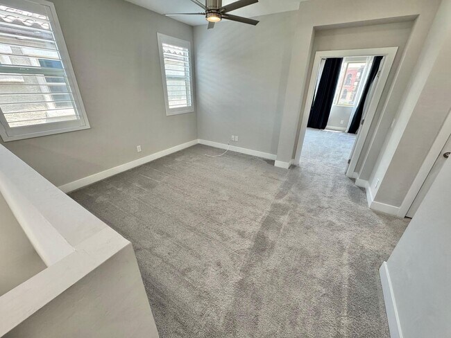 Building Photo - STUNNING 2 STORY HOME 3 BEDROOM/2.5 BATHROOM