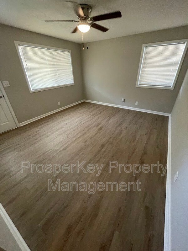 Building Photo - 4905 Wellborn Dr