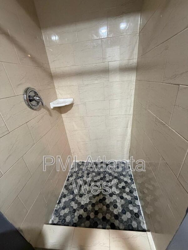 Building Photo - 1500 Avon Ave SW