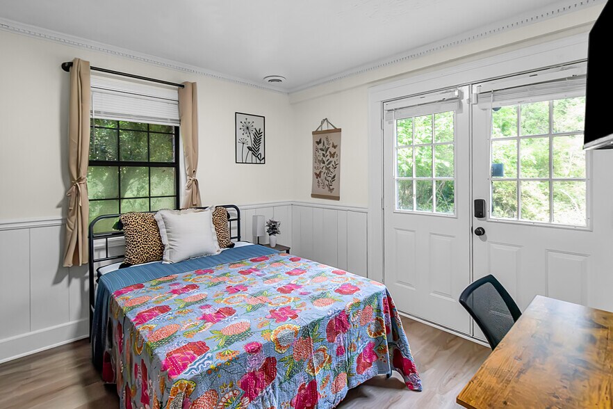 Building Photo - 1812 Wiggins Cir SW