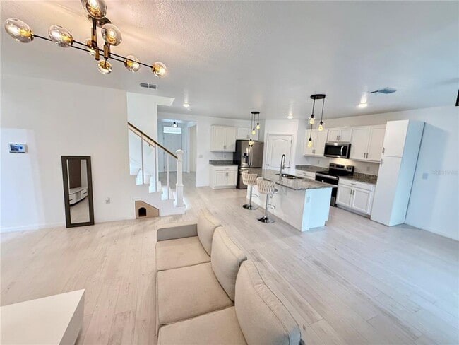 Building Photo - 2731 House Finch Rd