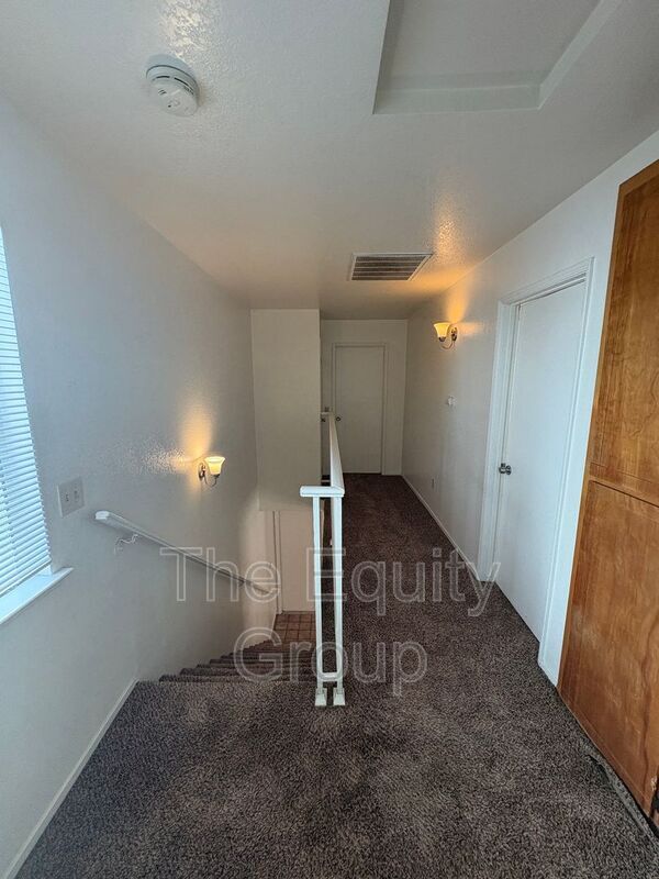 Building Photo - 2408 W Packwood Dr