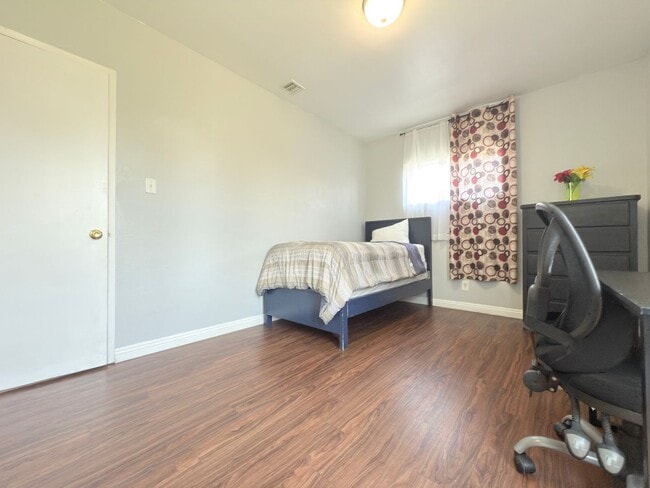 Building Photo - 16656 Nordhoff St