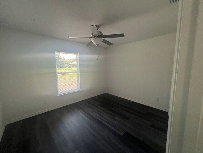 Building Photo - 128 Sparrow Rd
