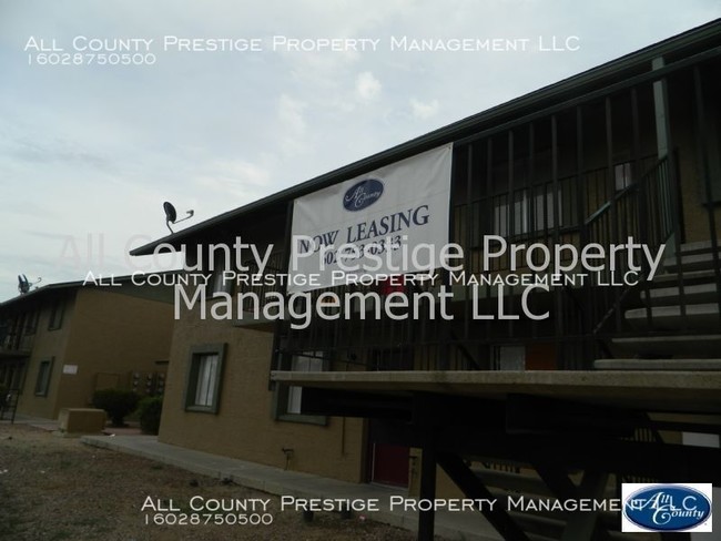 Building Photo - 2615 E Greenway Rd