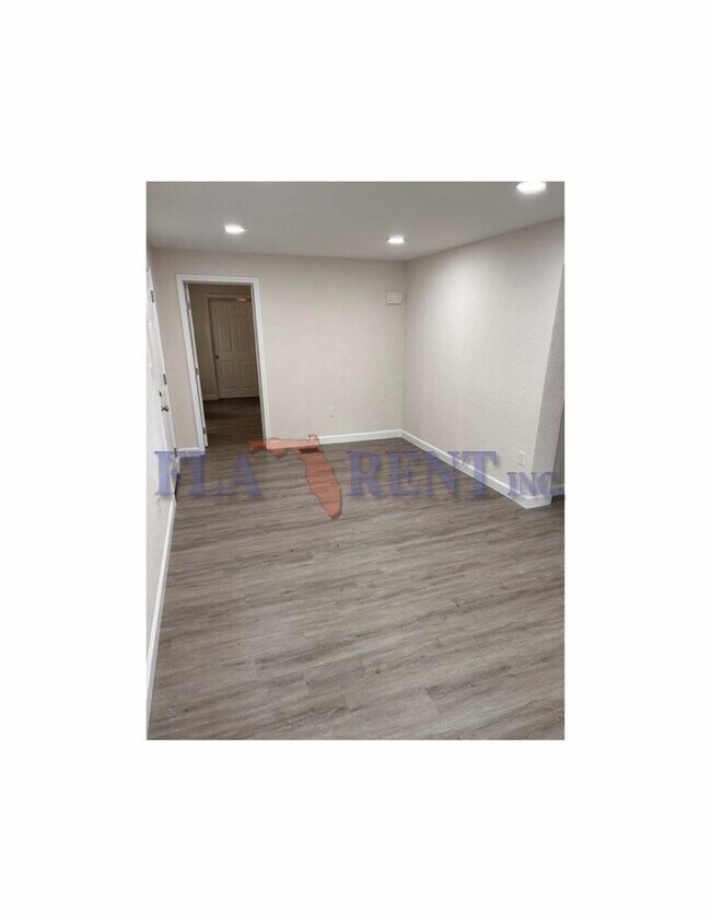 Building Photo - 4/2 Bungalow in Geneva!!