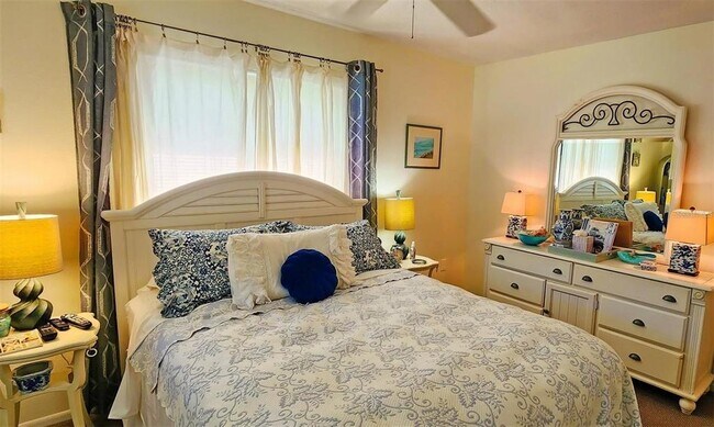 Building Photo - 329 Bernard Ave