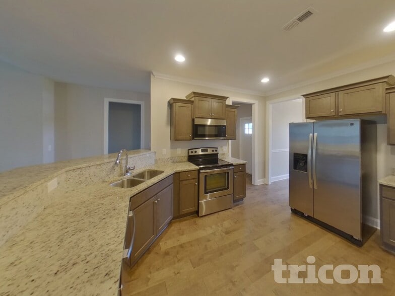 Building Photo - 5105 Cloverhill Dr