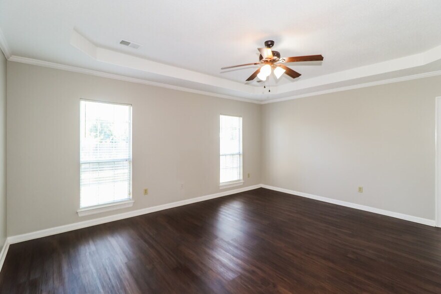 Building Photo - 13061 Sandbourne S