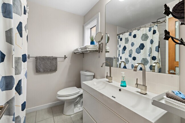 Building Photo - 925 N 9th St