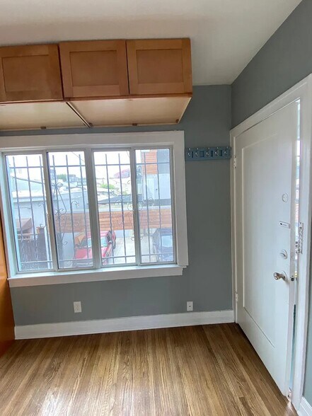 Building Photo - 737 N Alfred St