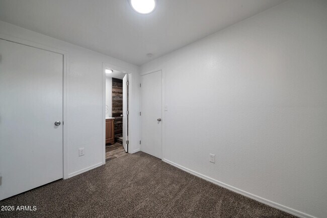 Building Photo - 1108 S 33rd Ave