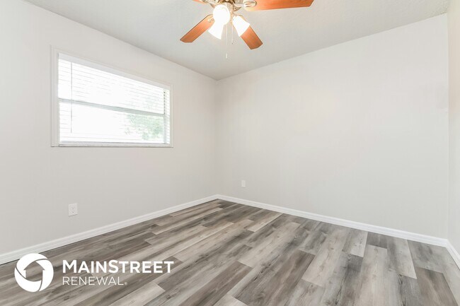 Building Photo - 4485 Canna Dr