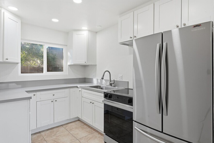 Building Photo - 12621 Lindo Ln