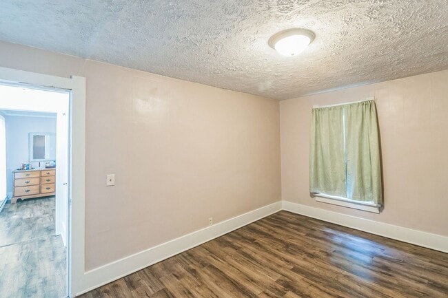 Building Photo - Charming 3BR House in Fostoria
