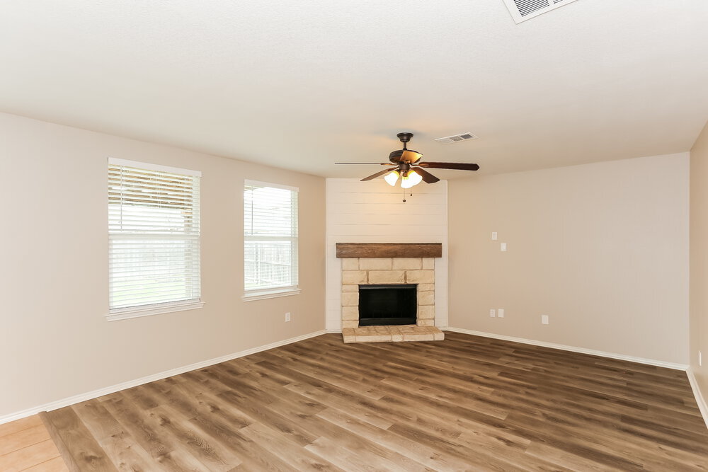 Building Photo - 413 Emerald Creek Dr