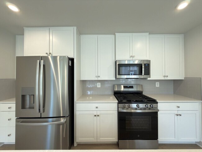 Building Photo - 14441 Albemarle Point Pl