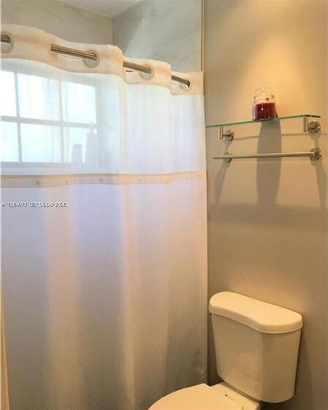 Building Photo - 1990 Brickell Ave