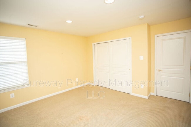 Building Photo - 42 Tudor Ct