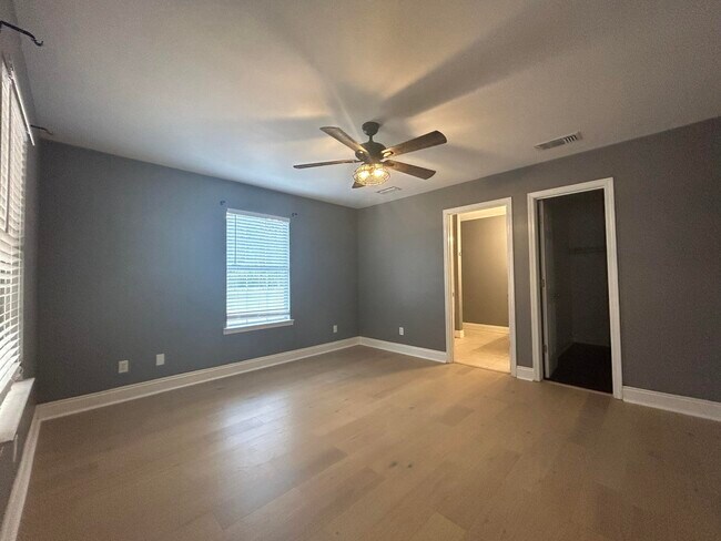 Building Photo - 218 Sparkleberry Ln