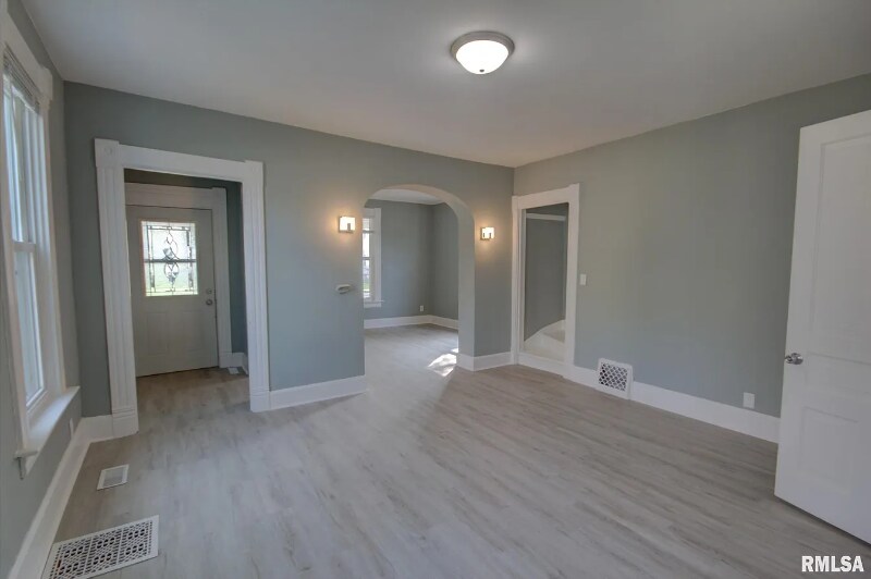 Building Photo - 2312 W 1st St