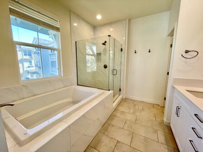 Building Photo - Spacious Newer Townhome in great Goleta Location