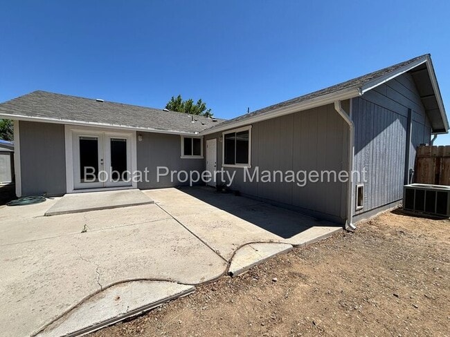 Building Photo - 2066 Southridge Ct