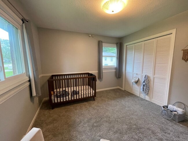 Building Photo - 7865 Ridgewood Dr
