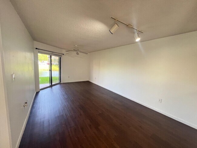 Building Photo - 9875 Nob Hill Ct