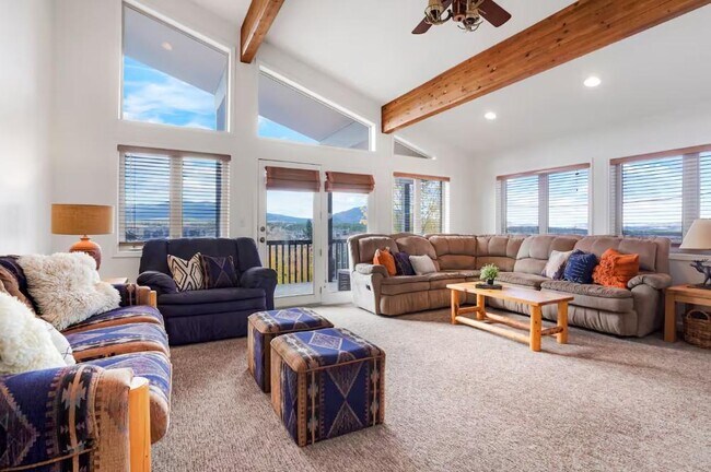 Building Photo - 552 Wapiti Ln