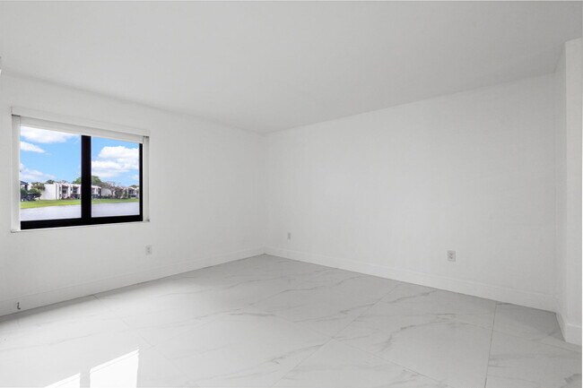 Building Photo - 510 W Park Dr