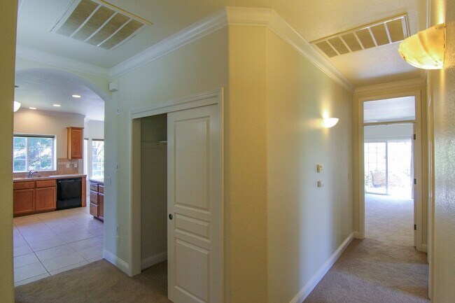 Building Photo - 4 Bedroom Mary Lake Home on Cul-De-Sac