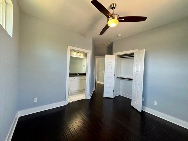 Building Photo - 6201 Felix Ave