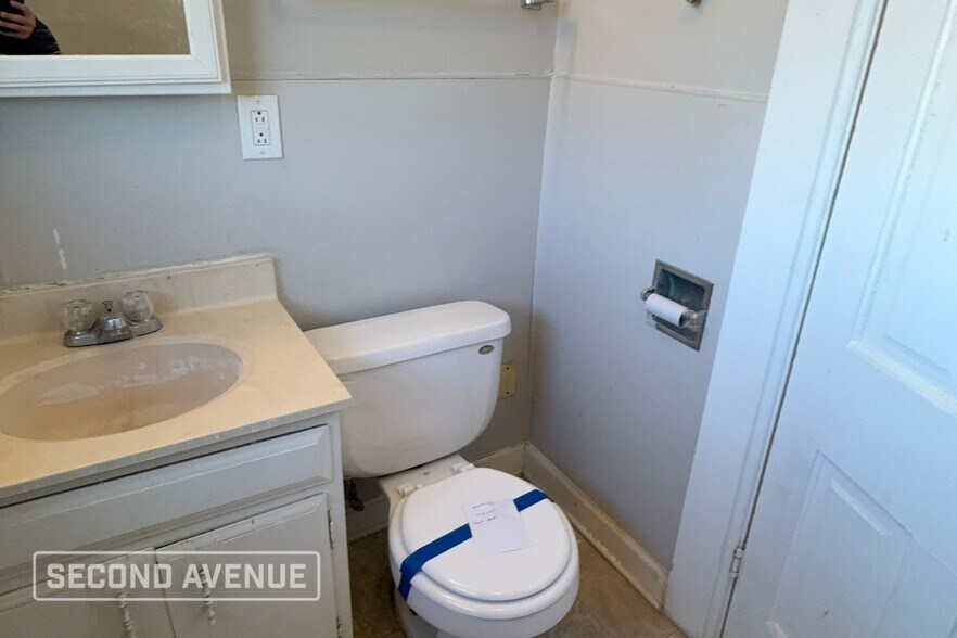 Building Photo - 1115 Oneida Ave