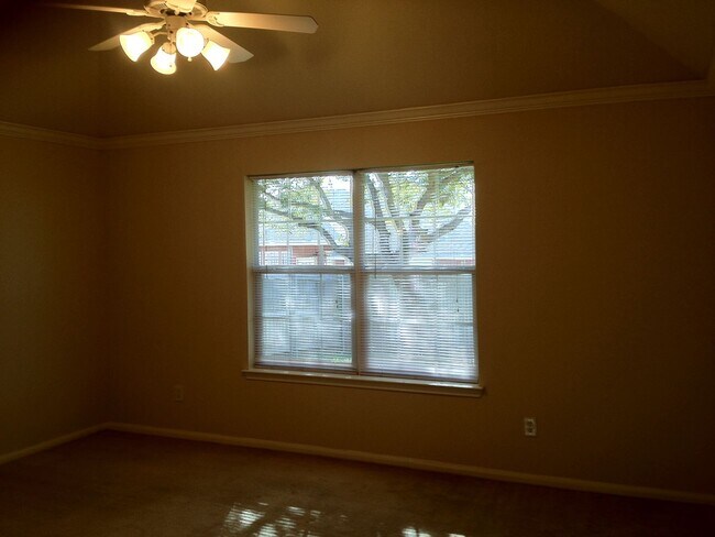 Building Photo - 301a