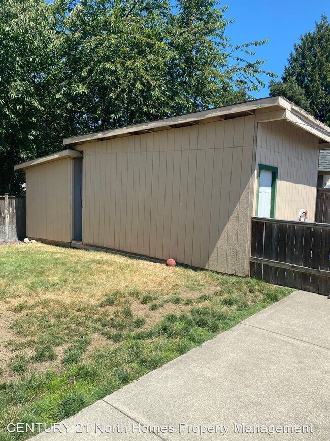 Building Photo - 2 br, 1 bath House - 3310 NE 6th St