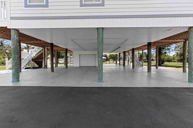 Building Photo - 7211 Bay Crest Rd