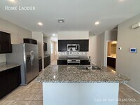 Building Photo - 10453 E Cliffrose Ln