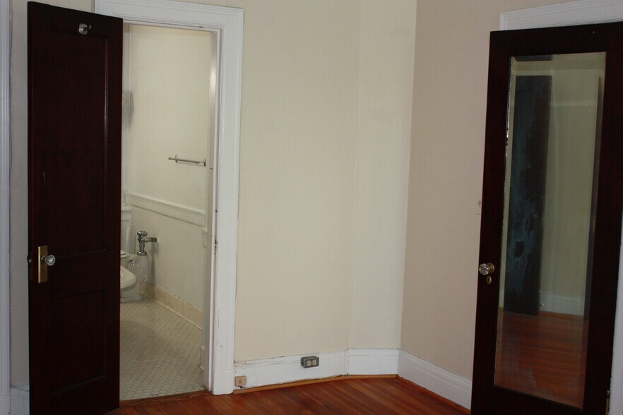 Building Photo - 3409 Greenway