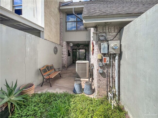 Building Photo - 22 S Casa Linda St