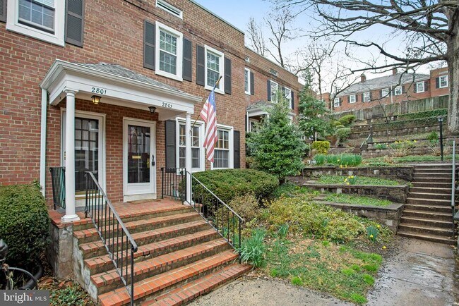 Building Photo - 2803 S Columbus St