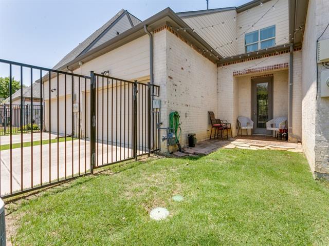Building Photo - 820 Lake Vista Pl