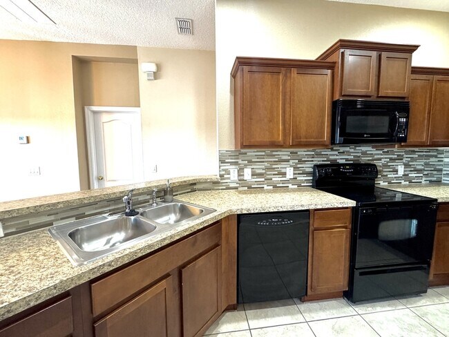Building Photo - 6582 S Goldenrod Rd