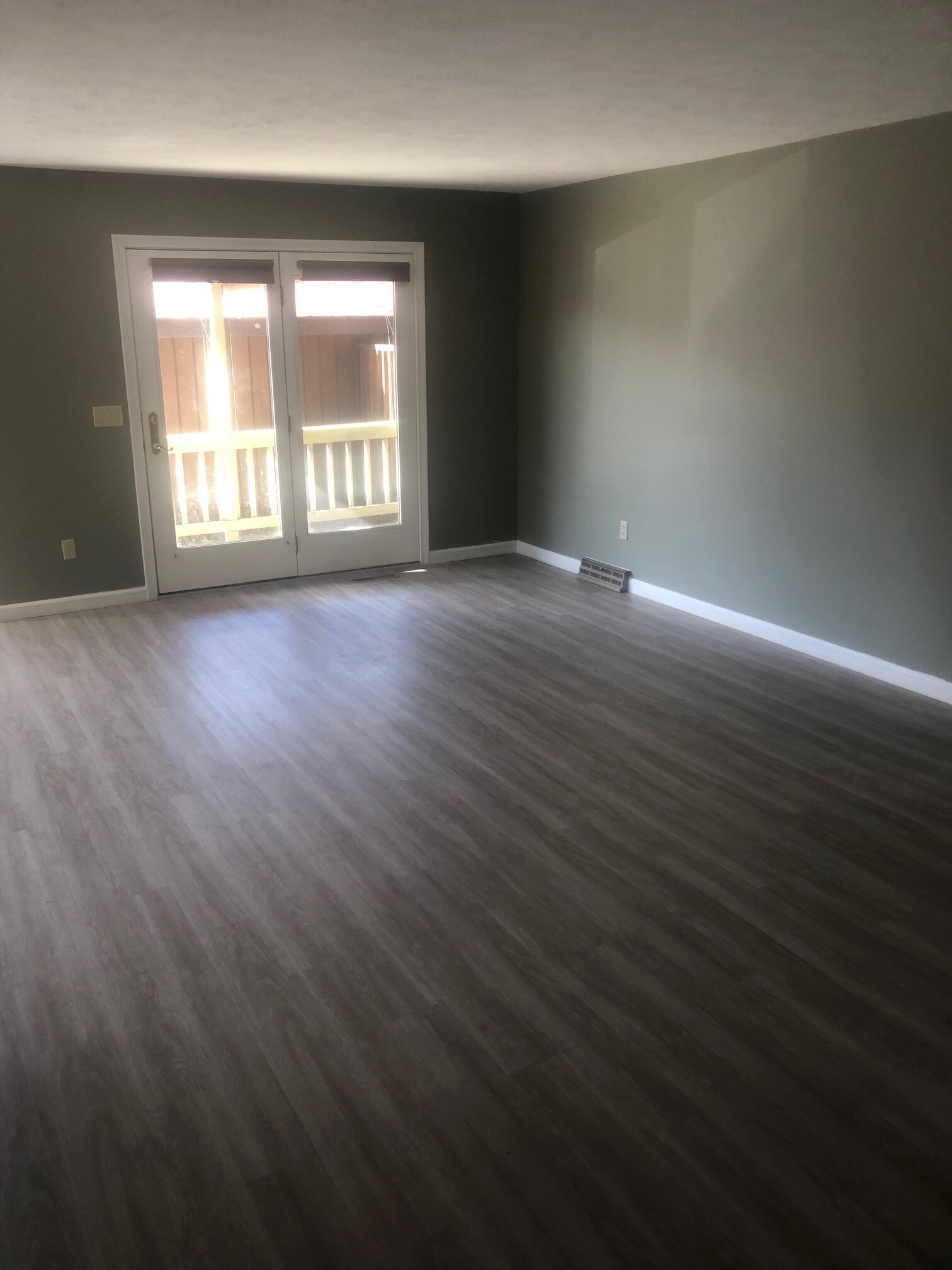 Building Photo - 163 Pine Grove Dr