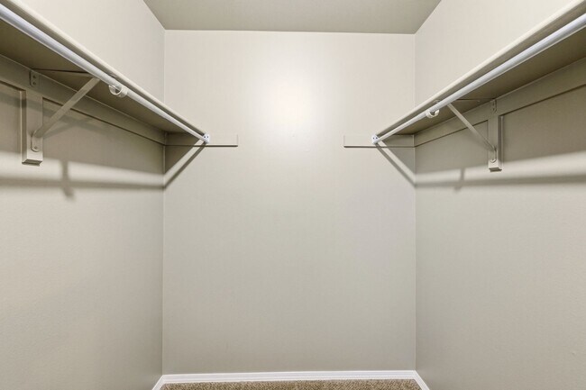 Building Photo - PRICE DROP! 3 Bedroom 2 Bathroom House Wit...