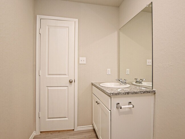 Building Photo - 3 BR/2 BA - San Antonio - Waterwheel!