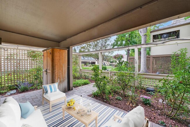 Building Photo - 449 Alberto Way